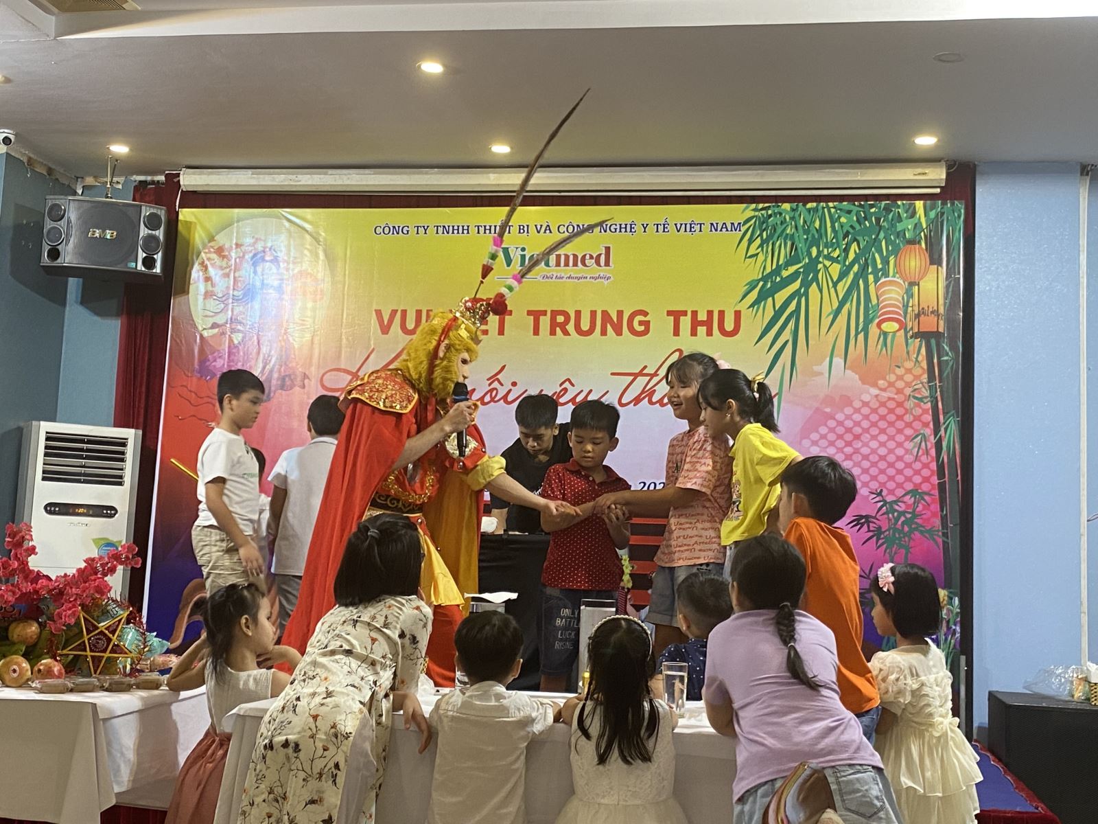 Vietmed tổ chức trung thu 2023 "Vui Tết Trung Thu - Gắn kết yêu thương"  cho các cháu thiếu nhi