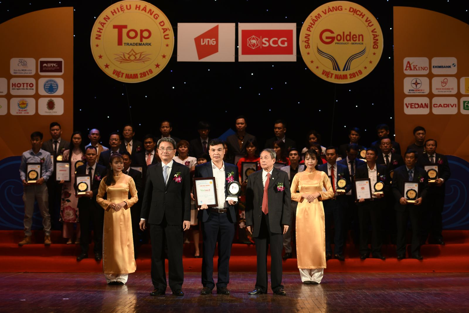 Công ty TNHH Thiết Bị và Công Nghệ Y Tế Việt Nam – VIETMED được vinh danh và nhận giấy chứng nhận trong Chương trình “Nhãn hiệu hàng đầu Việt Nam – Sản phẩm vàng, dịch vụ vàng Việt Nam”